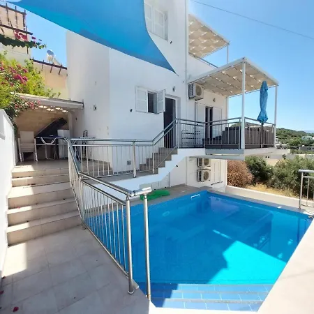 Villa Unnis 3 Bedroom Holiday In The Central Of Almyrida Chania (Crete)