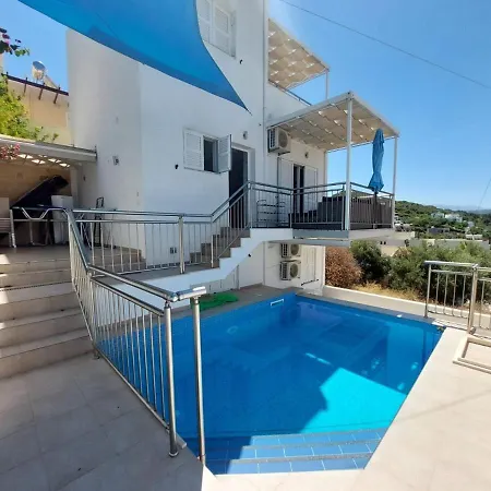 Villa Unnis 3 Bedroom Holiday In The Central Of Almyrida