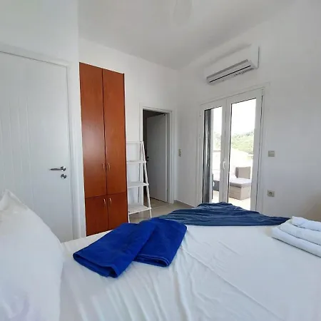 Unnis 3 Bedroom Holiday In The Central Of Almyrida Hanya